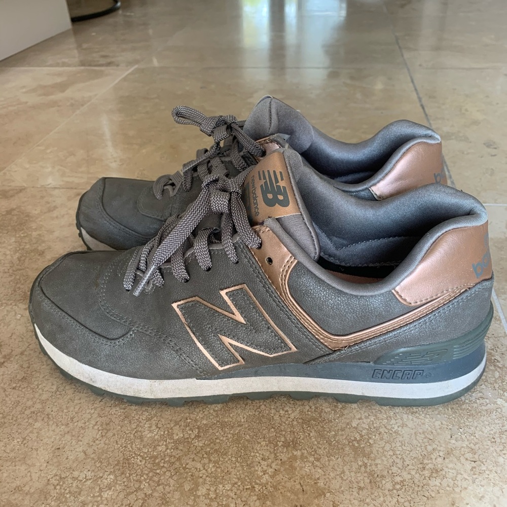 New Balance Retro Sneaker Size 8.5